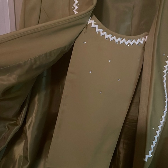 Two piece polyester suit - Picture 1 of 4